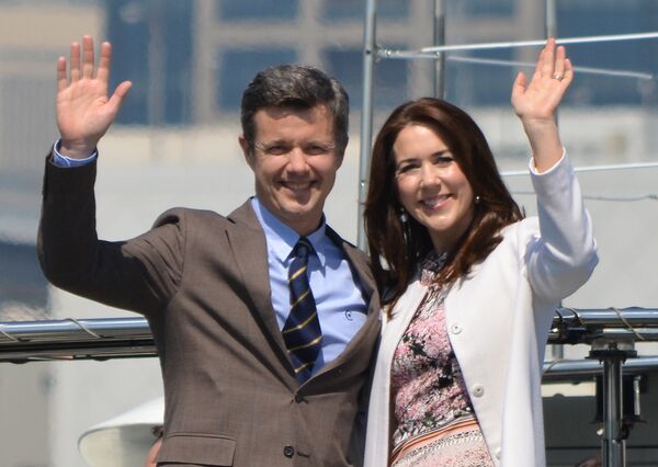 Danish Crown Princess Mary (R) and Crown Prince Frederik (L) wave to the press from a cruise boat during their inspection to the 2020 Tokyo Olympic and Paralympic Games facilities planned sites in Tokyo on March 27, 2015. Danish Crown Princess Mary (R) and Crown Prince Frederik (L) wave to the press from a cruise boat during their inspection to the 2020 Tokyo Olympic and Paralympic Games facilities planned sites in Tokyo on March 27, 2015. - Sputnik International