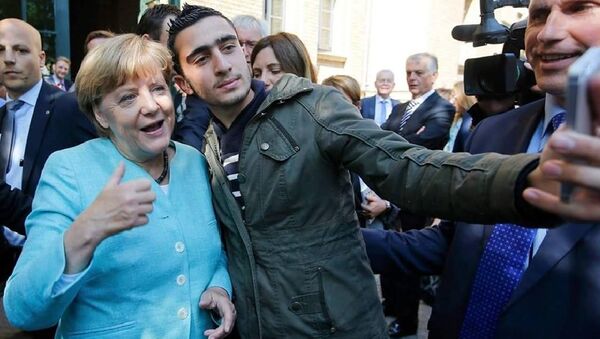 Anas Modamani with Angela Merkel - Sputnik International