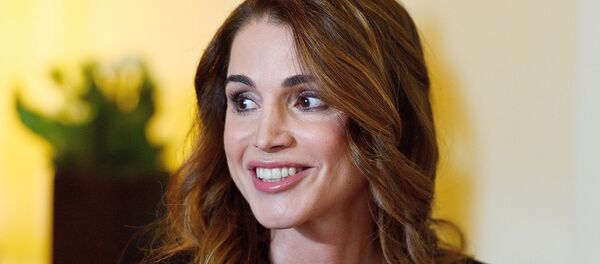 Queen Rania of Jordan, smiles during her meeting with British Prime Minister David Cameron at Number 10 Downing Street, London, England, Friday, Jan. 8, 2016. - Sputnik International