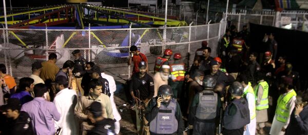 Pakistani police officers and rescue workers gather at the site of bomb explosion in a park in Lahore, Pakistan Pakistani police officers and rescue workers gather at the site of bomb explosion in a park in Lahore, Pakistan - Sputnik International