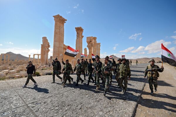 Liberation of Palmyra: Syrian soldiers with the flag of Syria are marching through Palmyra. Liberation of Palmyra: Syrian soldiers with the flag of Syria are marching through Palmyra. - Sputnik International
