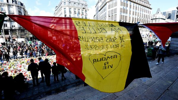 A Belgian flag reading Brussels my beauty, I am Brussels flutters as people gather at the makeshift memorial outside the stock exchange in Brussels on March 27, 2016 an area which has become an unofficial shrine to victims of the March 22, terror attacks. - Sputnik International