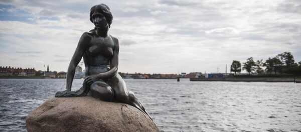 The bronze statue The Little Mermaid is seen at the harbour in Copenhagen on October 9, 2015 The bronze statue The Little Mermaid is seen at the harbour in Copenhagen on October 9, 2015 - Sputnik International