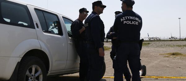 Cypriot policemen stand guard in the vicinity of Larnaca airport where an EgyptAir Airbus A-320 (R) sits on the tarmac after being hijacked and diverted to Cyprus on March 29, 2016 Cypriot policemen stand guard in the vicinity of Larnaca airport where an EgyptAir Airbus A-320 (R) sits on the tarmac after being hijacked and diverted to Cyprus on March 29, 2016 - Sputnik International