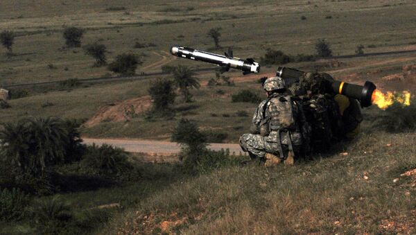 Under the instruction of a U.S. Soldier, an Indian Army soldier fires a Javelin missile as part of Yudh Abhyas, a bilateral training exercise designed to develop and expand upon the relationship between the two armies. - Sputnik International