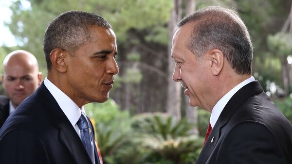 Turkish President Recep Tayyip Erdogan (R) receives US President Barack Obama (L) for a bilateral meeting as a part of the G20 Turkey Leaders Summit on November 15, 2015 in Antalya - Sputnik International
