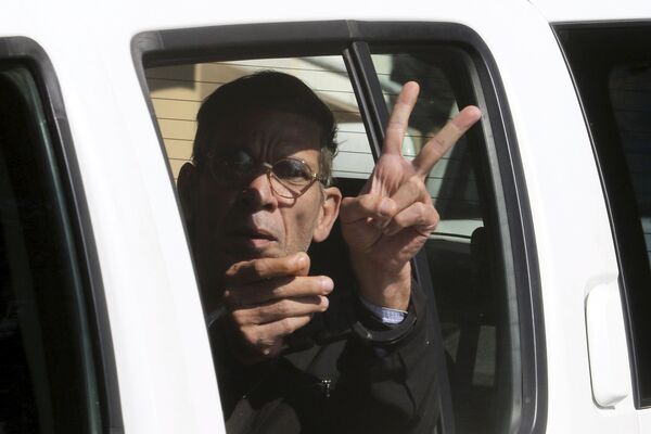 A man named Seif Eldin Mustafa, who was arrested after he hijacked an EgyptAir flight, which was forced to land in Cyprus on Tuesday, gestures as he is transferred by Cypriot police from a court in the city of Larnaca, Cyprus March 30, 2016. A man named Seif Eldin Mustafa, who was arrested after he hijacked an EgyptAir flight, which was forced to land in Cyprus on Tuesday, gestures as he is transferred by Cypriot police from a court in the city of Larnaca, Cyprus March 30, 2016. - Sputnik International