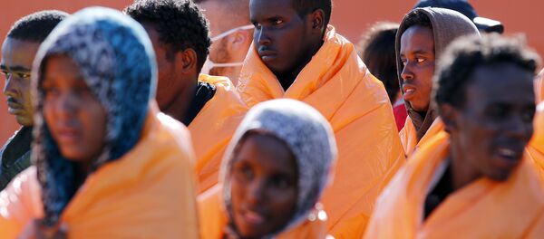 Migrants stand in line after disembarking from the Norwegian vessel Siem Pilot at Pozzallo's harbour, Italy, March 29, 2016. Migrants stand in line after disembarking from the Norwegian vessel Siem Pilot at Pozzallo's harbour, Italy, March 29, 2016. - Sputnik International
