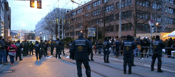 Police stand guard outside the building of the anti-immigration Alternative for Germany (AFD) party - Sputnik International