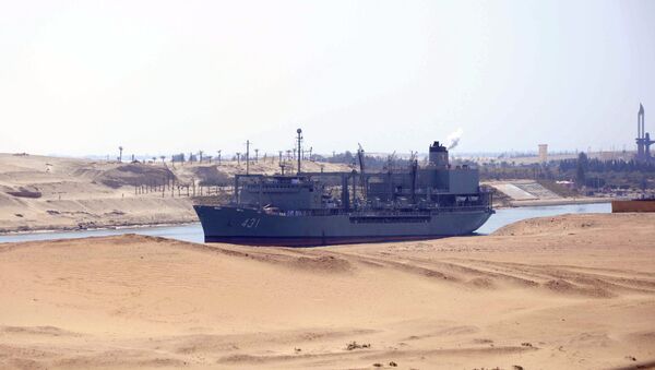Iranian naval support ship Kharg transits through the Suez Canal on February 22, 2011 bound, along with patrol frigate Alvand, for the Mediterranean Sea on a purported training mission that Israel regards as a provocation - Sputnik International