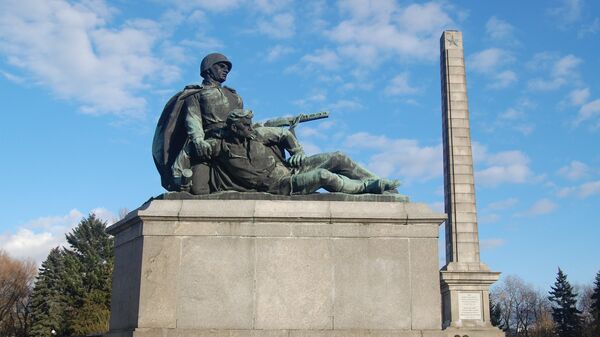 Monument in Soviet soldiers cementry in Warsaw, Poland. - Sputnik International
