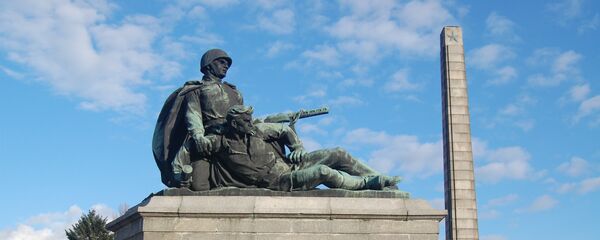 Monument in Soviet soldiers cementry in Warsaw, Poland. - Sputnik International