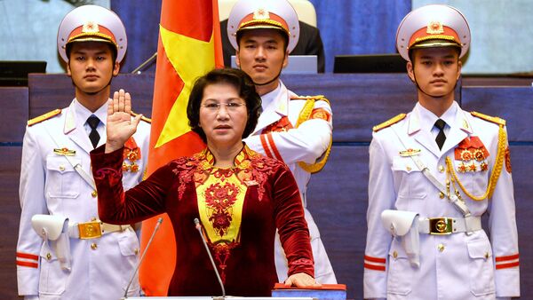 Vietnam's newly elected National Assembly's Chairwoman Nguyen Thi Kim Ngan, 61, is sworn in during a ceremony at the parliament house in Hanoi on March 31, 2016 - Sputnik International