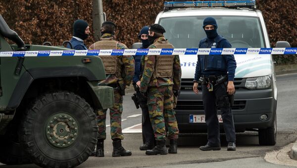Belgian police and servicemen block access to the closed hotel and restaurant Villa Marquette on March 31, 2016, in Courtrai, during an operation in connection with a foiled attack plot in France, whose main suspect was charged this week with membership of a terrorist organisation - Sputnik International