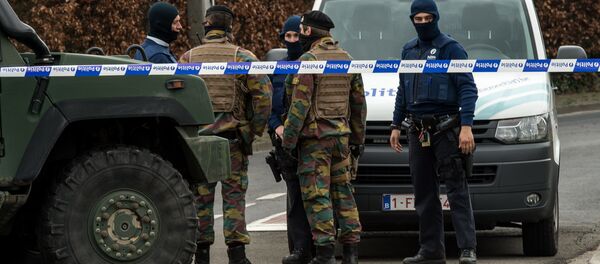 Belgian police and servicemen block access to the closed hotel and restaurant Villa Marquette on March 31, 2016, in Courtrai, during an operation in connection with a foiled attack plot in France, whose main suspect was charged this week with membership of a terrorist organisation - Sputnik International