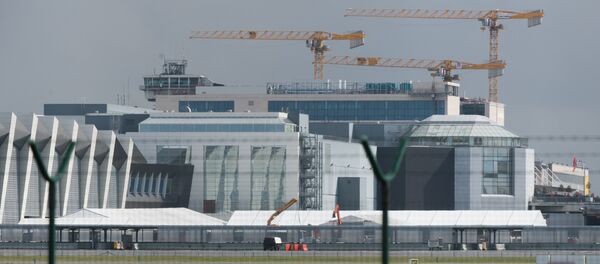 A picture taken on March 29, 2016 in Zaventem shows tents at Brussels Airport, where authorities are running a series of tests to see if makeshift check-in facilities are good enough to restart some flights and that repair work and new security measures are adequate after the deadly March 22 attacks - Sputnik International