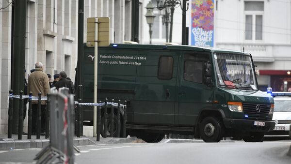 A Federal Justice van arrives at the council chamber in Brussels, where two terrorism cases will be heard, on March 31, 2016 - Sputnik International