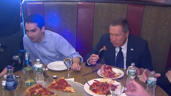 John Kasich Defends Eating New York Pizza With a Fork - Sputnik International