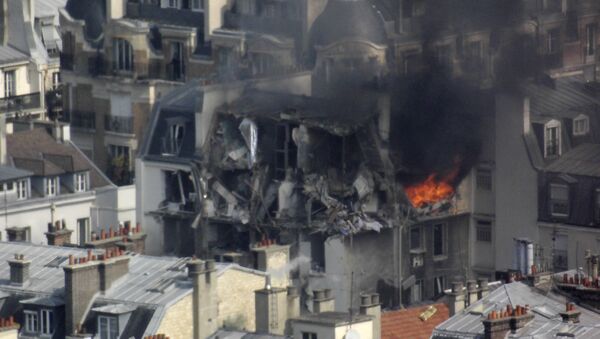 Flames erupt from an appartment building following an explosion that occured in rue de Berite on April 1, 2016 in Paris - Sputnik International