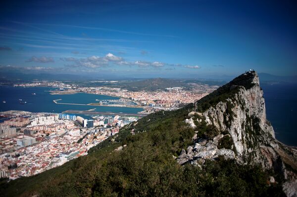 A picture taken on March 17, 2016 shows the Rock of Gibraltar with Spain in background.  - Sputnik International