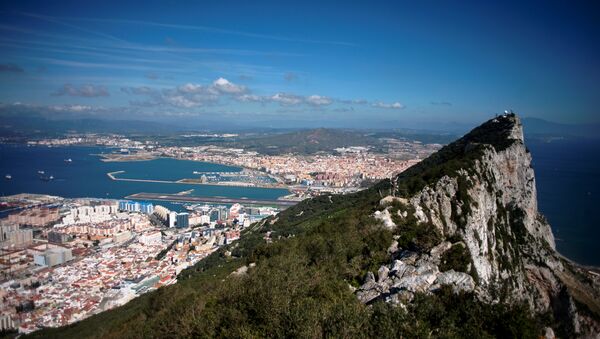 A picture taken on March 17, 2016 shows the Rock of Gibraltar with Spain in background. - Sputnik International