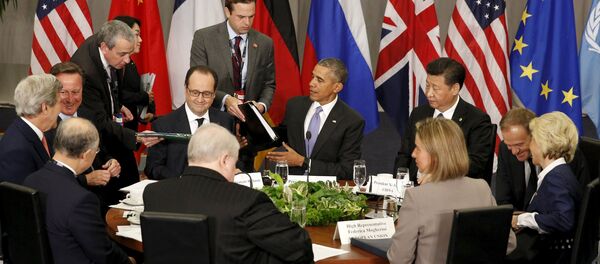 US President Barack Obama hosts a meeting with members of the P5+1 during the Nuclear Security Summit in Washington April 1, 2016. Flanking Obama are French President Francois Hollande (L) and Chinese President Xi Jinping. - Sputnik International