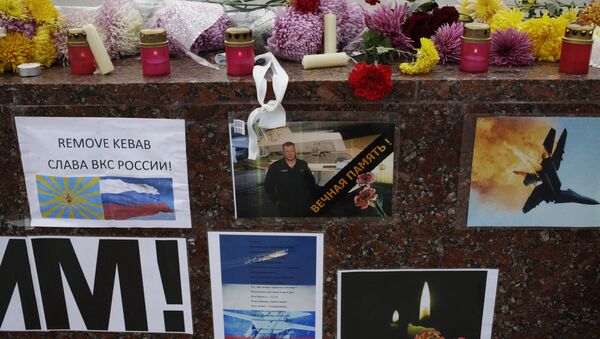 Memorial rally for killed Su-24 pilot Oleg Peshkov in Simferopol - Sputnik International