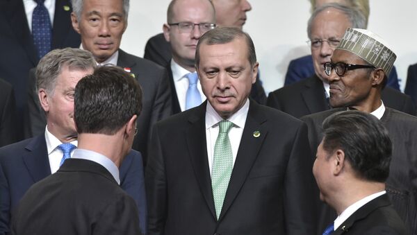 Netherlands Prime Minister Mark Rutte (front, L) and China's President Xi Jinping (front R) look at Turkey's President Recep Tayyip Erdogan (C) while posing in the Nuclear Security Summit family photo at the Walter E. Washington Convention Center on April 1, 2016 in Washington, DC. - Sputnik International