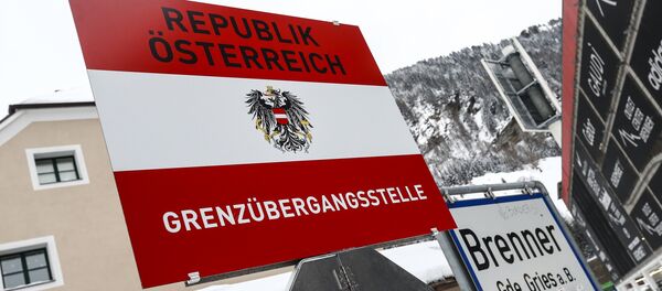 A border sign reading 'Republic of Austria - boarder' is seen in the Italian village of Brenner on the Italian - Austrian boarder A border sign reading 'Republic of Austria - boarder' is seen in the Italian village of Brenner on the Italian - Austrian boarder - Sputnik International