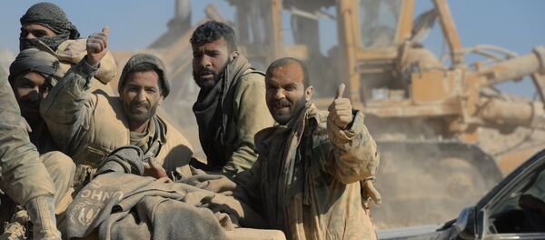 Syrian government army and militia on the fringes of Al Qaryatayn - Sputnik International