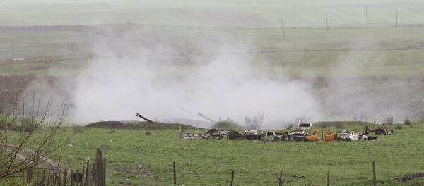 An Armenian artillery unit is seen in the town of Martakert, where clashes with Azeri forces are taking place, in Nagorno-Karabakh region, which is controlled by separatist Armenians, April 3, 2016. An Armenian artillery unit is seen in the town of Martakert, where clashes with Azeri forces are taking place, in Nagorno-Karabakh region, which is controlled by separatist Armenians, April 3, 2016. - Sputnik International
