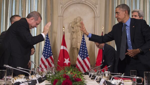 US President Barack Obama (R) greets Turkish President Recep Tayyip Erdogan prior to a meeting at the US Chief of Mission’s residence in Paris on December 1, 2015. - Sputnik International