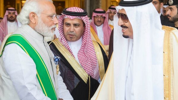 Saudi King Salman (R) shakes hands with India's Prime Minister Narendra Modi in Riyadh, Saudi Arabia - Sputnik International
