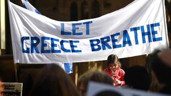 A young girl reacts as she joins Greek residents and other supporters at a rally in Sydney on July 4, 2015. - Sputnik International