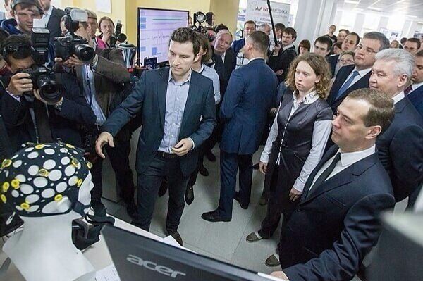 Prime Minister Dmitry Medvedev attended the presentation of the new technology at Neuromatrix Prime Minister Dmitry Medvedev attended the presentation of the new technology at Neuromatrix - Sputnik International