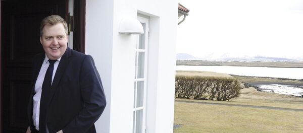 Iceland's Prime Minister Sigmundur David Gunnlaugsson arrives at Iceland president's residence in Reykjavik, Iceland - Sputnik International