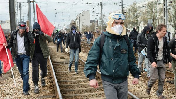 Protesters invade railway tracks during a protest against the French government's planned labour law reforms on April 5, 2016, in Rennes, western France. - Sputnik International