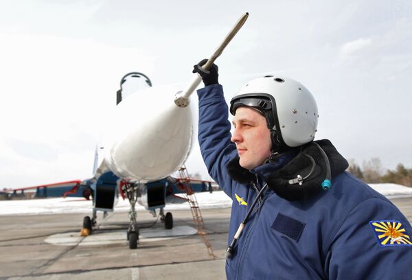 Top Class Aerobatics of Russian Knights - Sputnik International