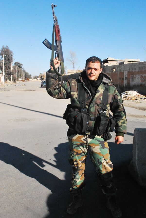 Hamza Ismail dreams of finishing his education. - Sputnik International