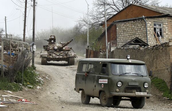 A tank of the self-defense army of Nagorno-Karabakh moves on the road in the village of Talish April 6, 2016 A tank of the self-defense army of Nagorno-Karabakh moves on the road in the village of Talish April 6, 2016 - Sputnik International
