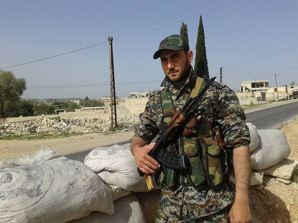 Khaldun Da'oun, IT guy turned local anti-Daesh Rambo. - Sputnik International