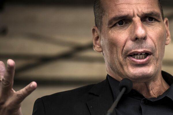Former Greek Finance Minister Yanis Varoufakis speaks during the 43rd annual Fete de la Rose political meeting on August 23, 2015 in Frangy-en-Bresse. Former Greek Finance Minister Yanis Varoufakis speaks during the 43rd annual Fete de la Rose political meeting on August 23, 2015 in Frangy-en-Bresse. - Sputnik International