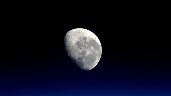 Снимок Луны на снимке астронавта ЕКА Тима Пика  - Sputnik International