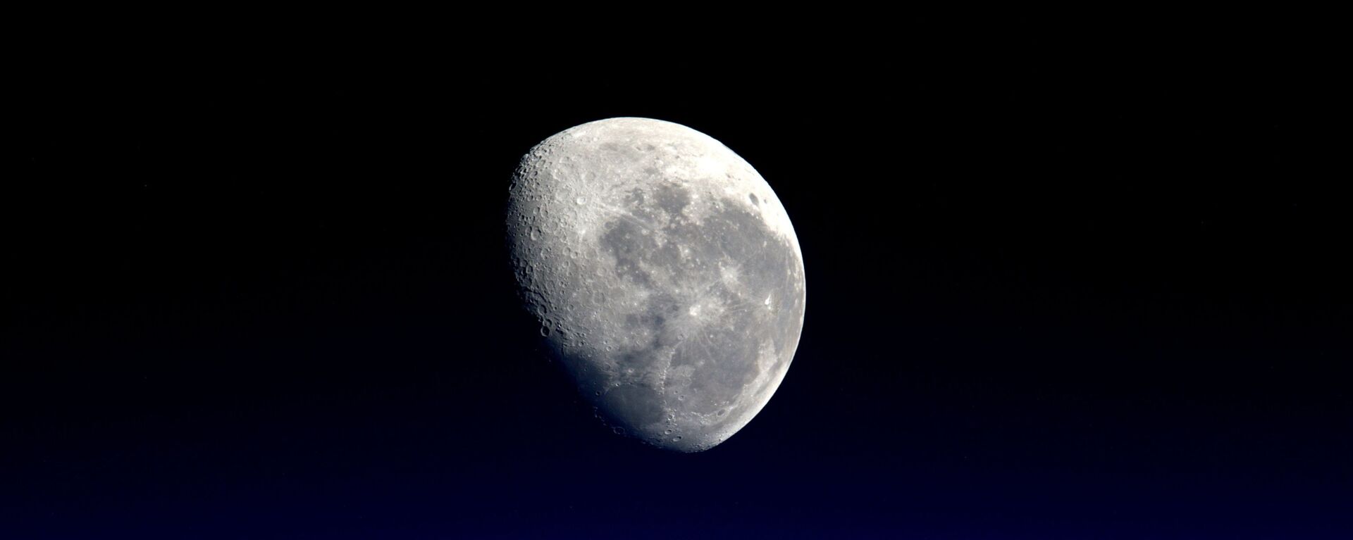 Снимок Луны на снимке астронавта ЕКА Тима Пика  - Sputnik International, 1920, 16.01.2020