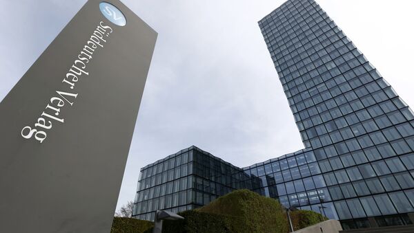A logo of German publisher Sueddeutsche Verlag of German daily Sueddeutsche Zeitung is pictured in front of the main building in Munich, southern Germany, on April 5, 2016 - Sputnik International