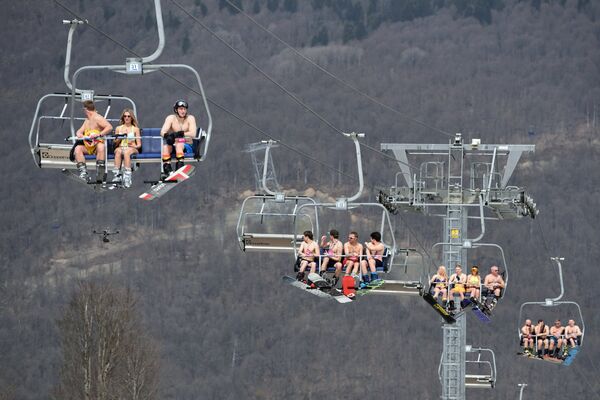 Participants of bikini downhill skiing at the BoogelWoogel festival on the slope of the Roza Khutor alpine resort in Sochi National Park. The event aims to set a Guinness world record - Sputnik International