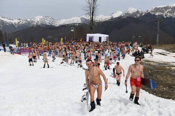 Participants of bikini downhill skiing at the BoogelWoogel festival on the slope of the Roza Khutor alpine resort in Sochi National Park. The event aims to set a Guinness world record - Sputnik International