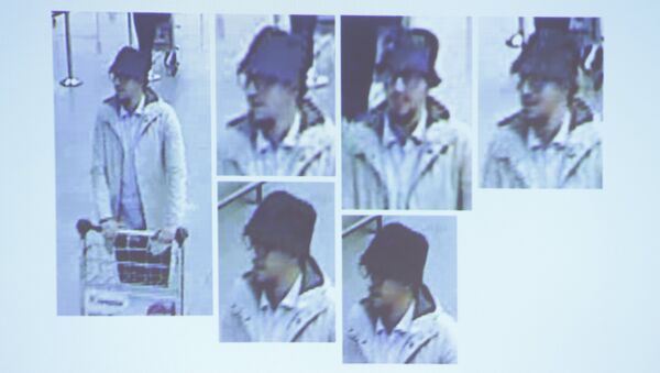 man whom officials believe may be a suspect in the attack which took place at the Brussels international airport of Zaventem, is seen in this CCTV image made available by Belgian Police on April 7, 2016 - Sputnik International