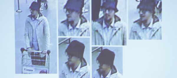 man whom officials believe may be a suspect in the attack which took place at the Brussels international airport of Zaventem, is seen in this CCTV image made available by Belgian Police on April 7, 2016 - Sputnik International