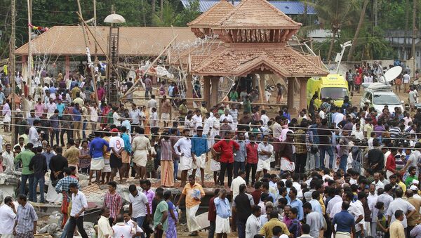 People gather inside the compound of a temple after a fire broke out at a temple in Kollam in the southern state of Kerala, India - Sputnik International